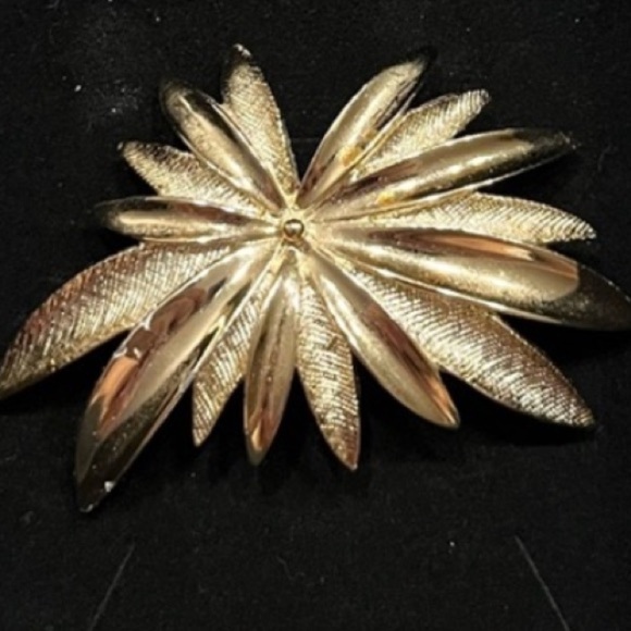 Vintage Sarah Coventry brooch - Picture 1 of 4